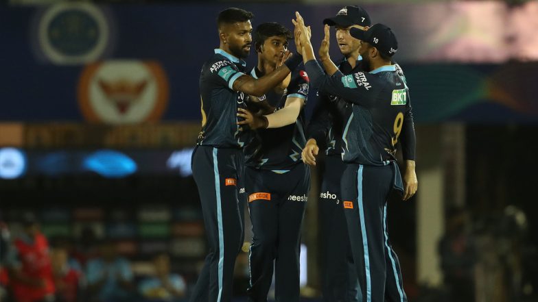 IPL 2022, GT vs PBKS: पंजाब किंग्स का सातवां विकेट गिरा, राशिद खान ने दो गेंदों पर झटके 2 विकेट