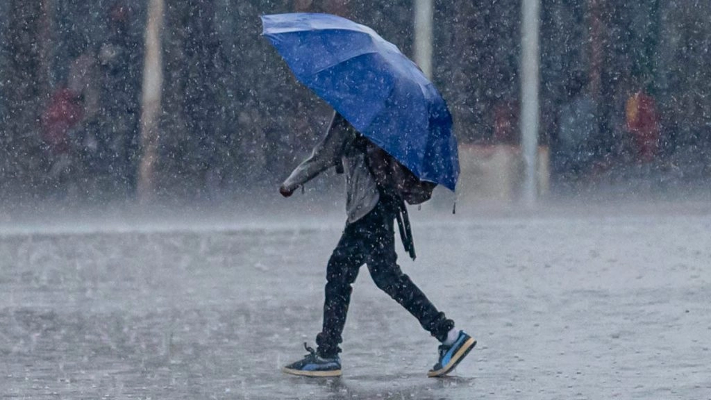 राजधानी दिल्ली में हल्की बारिश के आसार