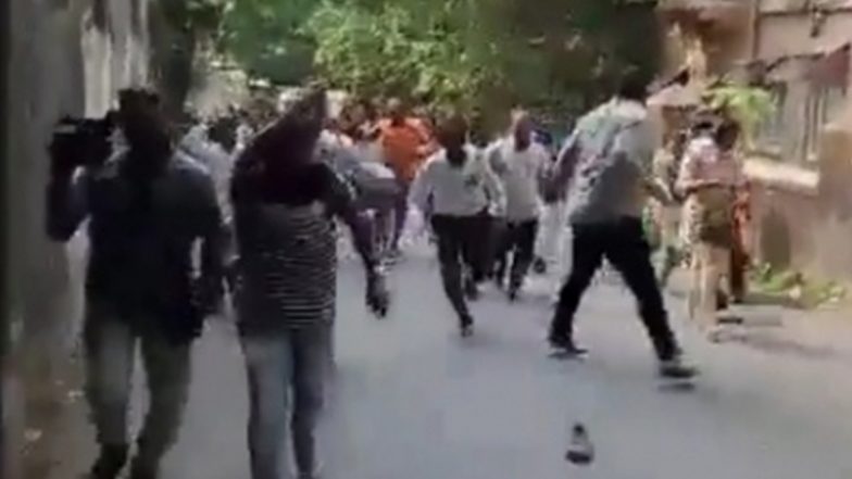 Mumbai: NCP अध्यक्ष शरद पवार के घर के बाहर विरोध-प्रदर्शन के मामले में सात और गिरफ्तार, अब तक 110 लोगों की गिरफ्तारी