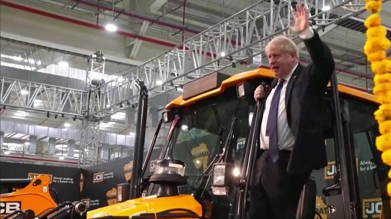 ब्रिटेन के प्रधानमंत्री बोरिस जॉनसन ने गुजरात के पंचमहल में JCB पर आजमाया हाथ, देखें VIDEO