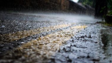 Heavy Rain in UAE: यूएई में भारी बारिश के बाद आई बाढ़ में 7 की मौत