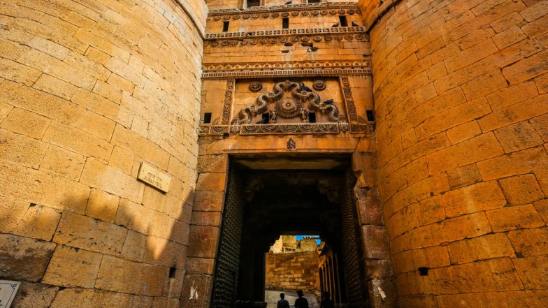 Rajasthan: पाकिस्तान से आये रेतीले तूफान की चपेट में आया जैसलमेर, सोनार किले की दीवारें हिली, शहर की बिजली हुई गुल