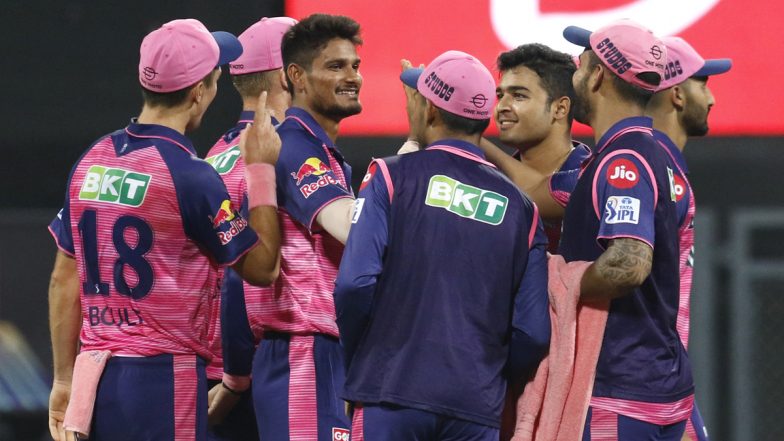 IPL 2022, RR vs LSG: लखनऊ सुपर जायंट्स की आधी टीम लौटी पवेलियन, राजस्थान रॉयल्स ने मैच में बनाई पकड़