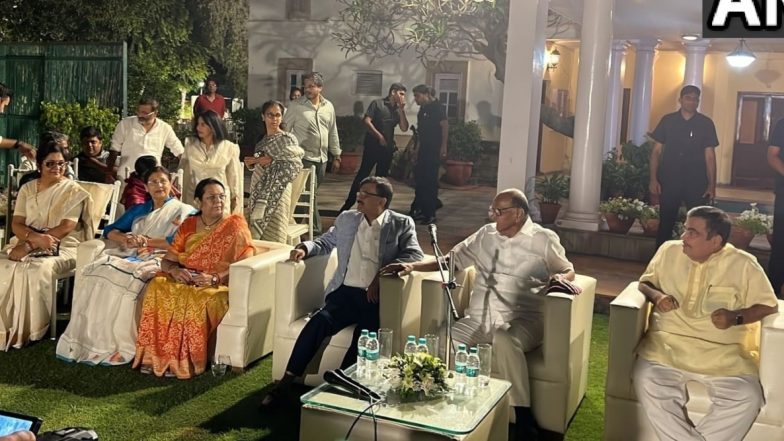 शरद पवार के घर डिनर करने पहुंचे केंद्रीय मंत्री नितिन गडकरी, महाराष्ट्र के इन नेताओं ने भी की शिरकत, देखें तस्वीरें