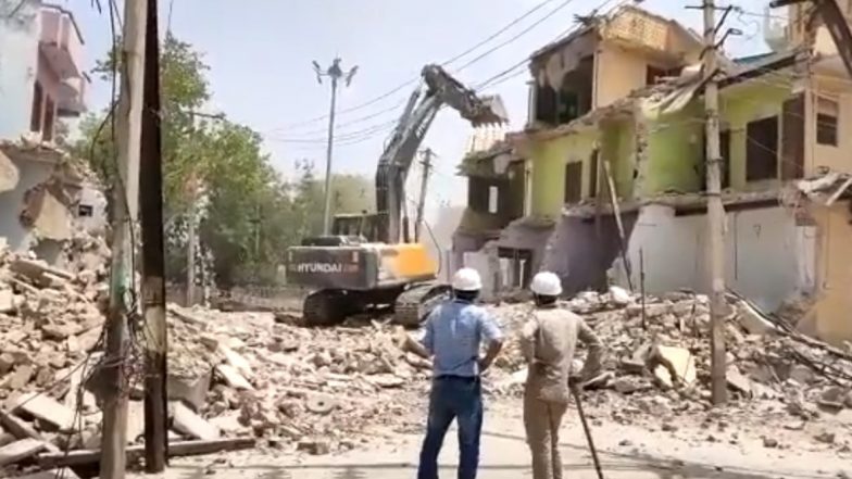 Rajasthan: 300 साल पुराने शिव मंदिर पर बुलडोजर चलाने के मामले में बड़ा एक्शन, राजगढ़ के SDM और नगर पालिका के चेयरमैन को किया गया सस्पेंड