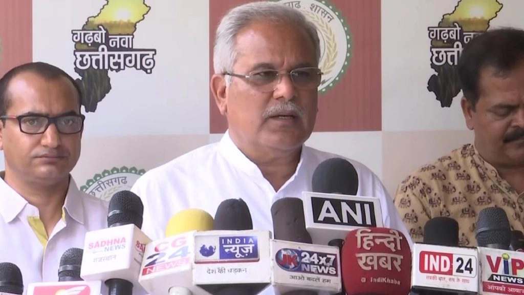 सीएम भूपेश बघेल ने BJP पर कसा तंज, कहा- झारखंड में सरकार गिराने के लिए गड्ढा खोद रही थी, बिहार में खुद गिर गई