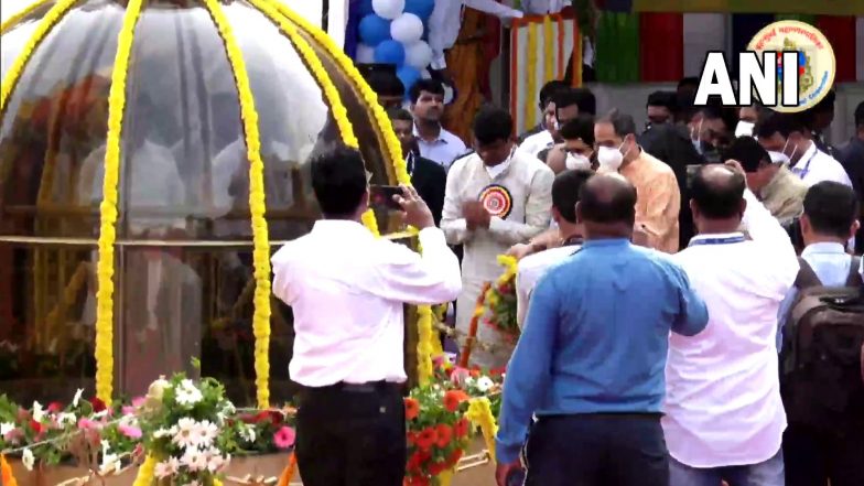 Ambedkar Jayanti 2022: डॉ. बाबासाहेब आंबेडकर की जयंती पर महाराष्ट्र के सीएम उद्धव ठाकरे ने दी श्रद्धांजलि