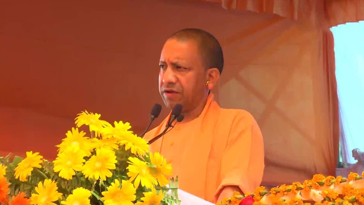 UP: सीएम योगी ने एसपी के बाद कन्नौज के डीएम को भी हटाया