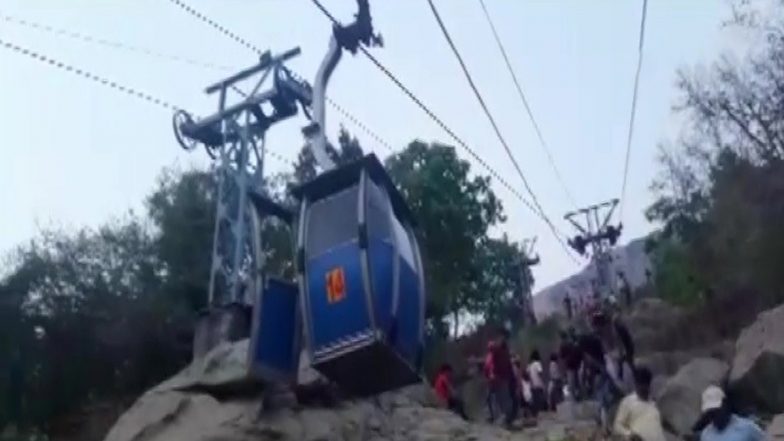 Deoghar Ropeway Accident Update: अंधेरा होने के कारण बचाव कार्य बंद, अब तक 35 लोगों को सुरक्षित निकाला गया, अभी भी कुछ लोग हैं फंसे