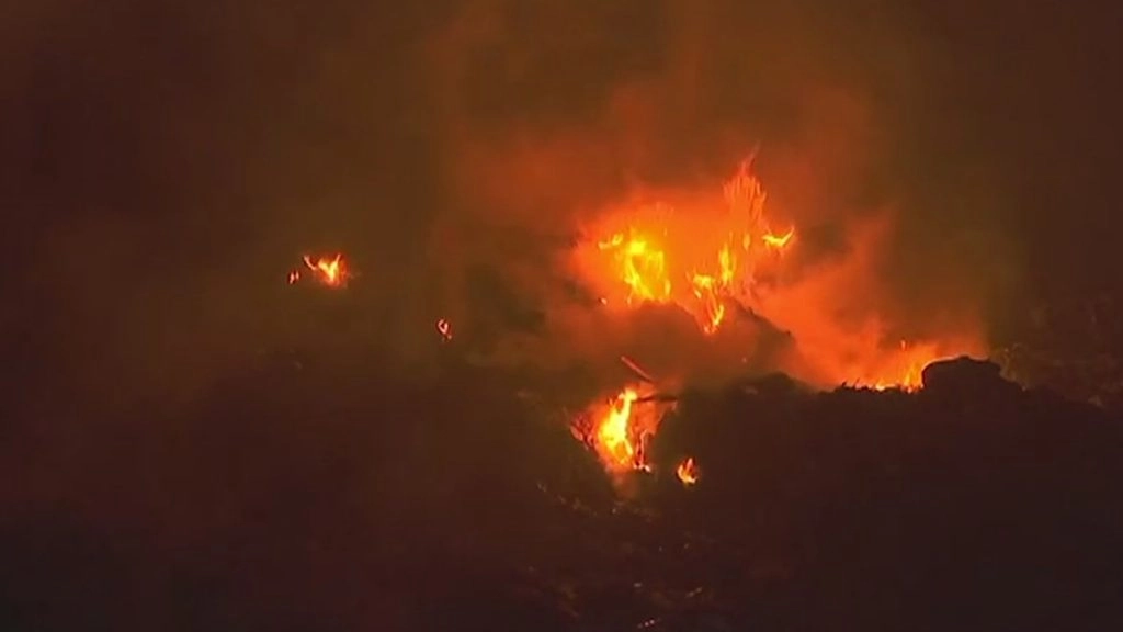 क्यूबा के क्रूड ऑयल के टैंक में लगी आग, 77 घायल, 17 दमकलकर्मी लापता