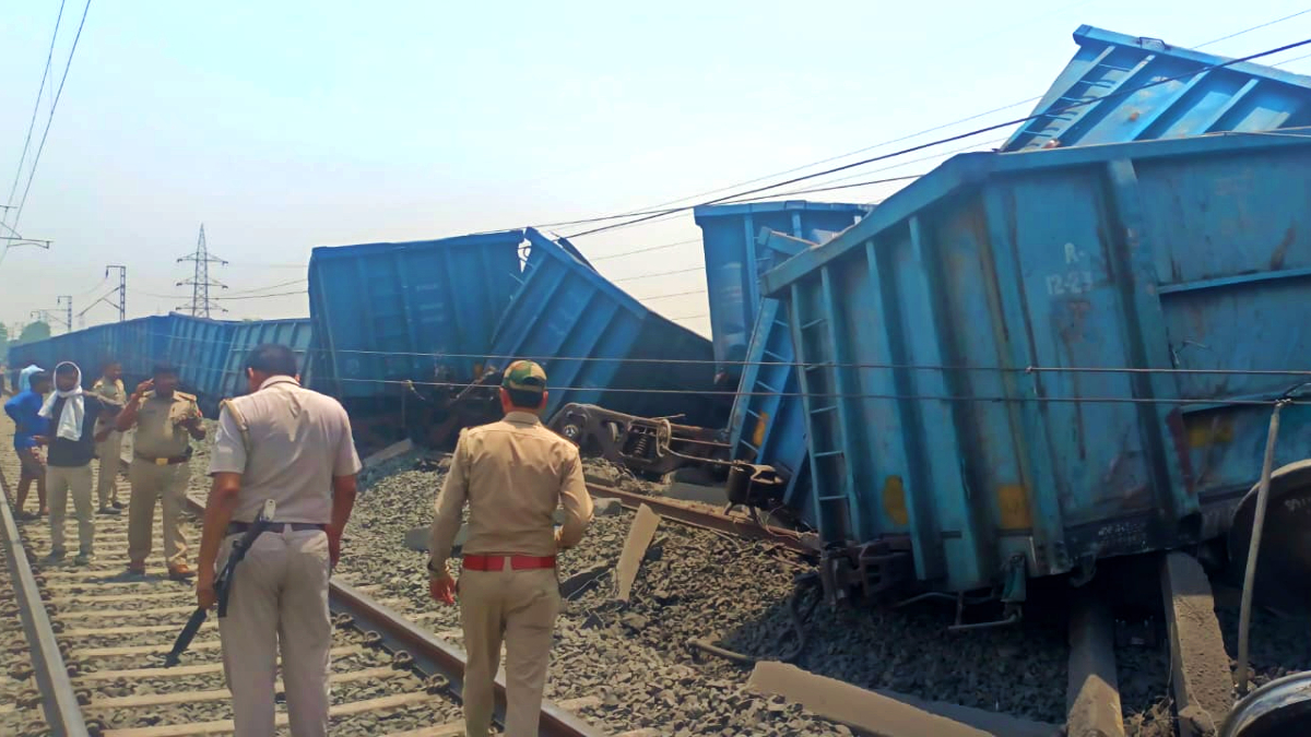 तिलक ब्रिज-निजामुद्दीन स्टेशन के बीच मालगाड़ी के 13 डिब्बे पटरी से उतरे |  🇮🇳 LatestLY हिन्दी