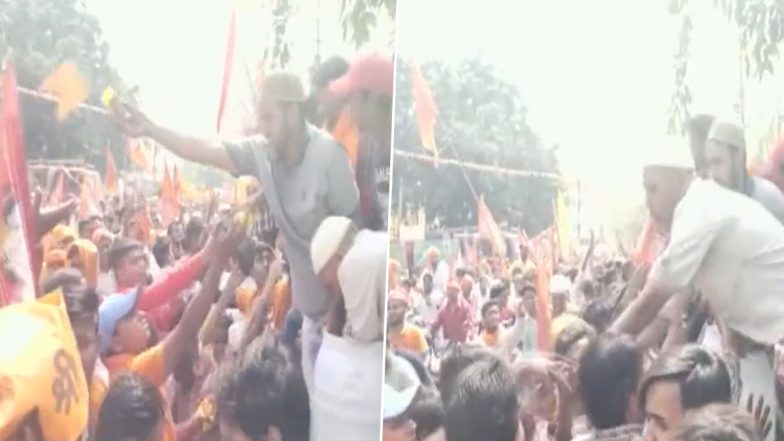 UP: नोएडा में निकली शोभा यात्रा में दिखा भाईचारा, मुस्लिम समुदाय के लोगों ने जूस बांटे (Watch Video)
