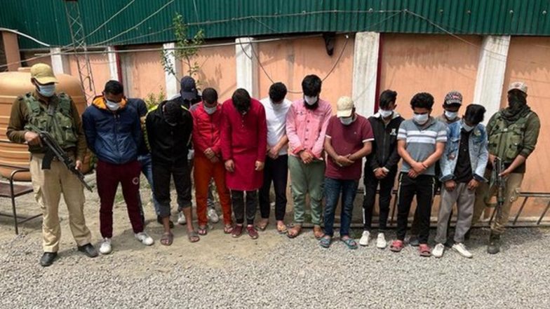 Jammu Kashmir: नमाज के बाद जामिया मस्जिद में 'राष्ट्र-विरोधी' नारे लगाने के आरोप में 13 गिरफ्तार