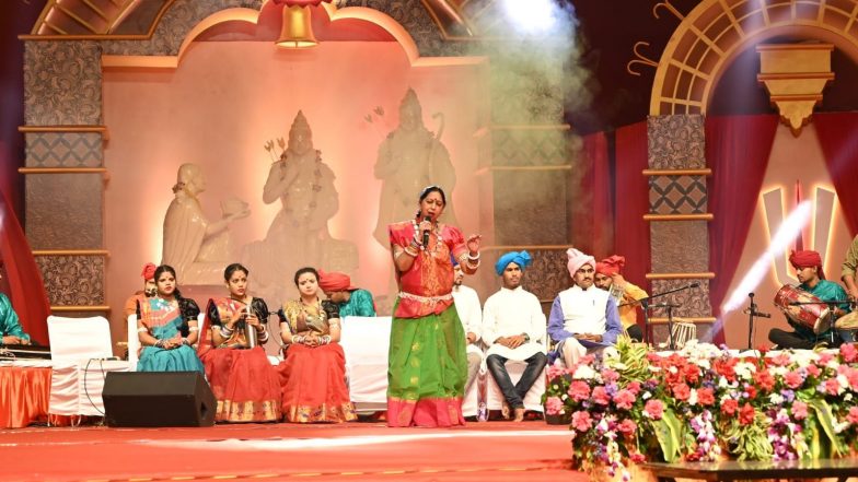 Chhattisgarh: ममता चंद्राकर के गीतों पर झूमे दर्शक, शिवरीनारायण में सांस्कृतिक कार्यक्रमों का लोगों ने देर रात तक उठाया लुत्फ