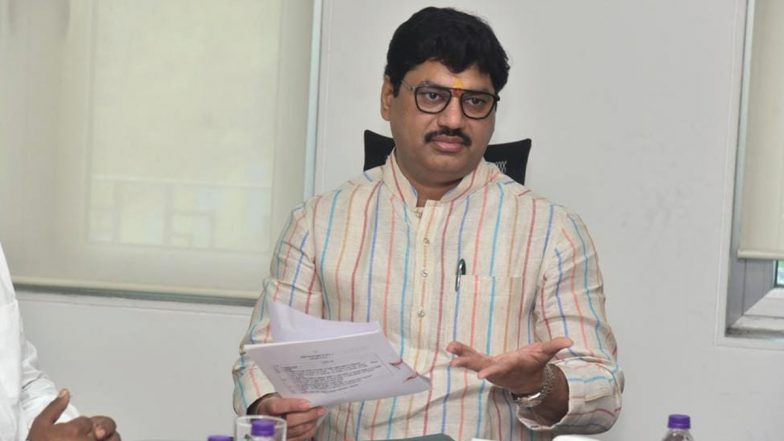 शिवसेना के मिलिंद नार्वेकर ने भी फडणवीस से मुलाकात की थी: पूर्व मंत्री धनंजय मुंडे