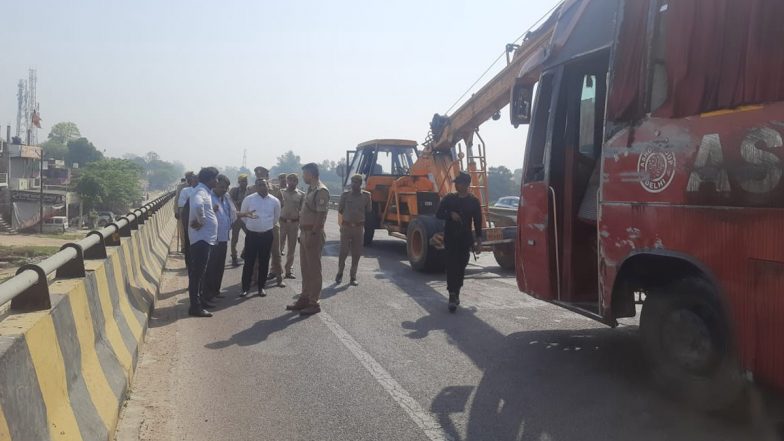 Uttar Pradesh: अयोध्या में नेशनल हाईवे पर पलटी बस, 3 की मौत; कई घायल