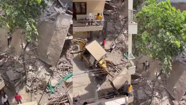 Delhi Building Collapses Update: दिल्ली में निर्माणाधीन इमारत गिरने के बाद बचाव कार्य जारी, कुछ लोगों के फंसे होने की आशंका
