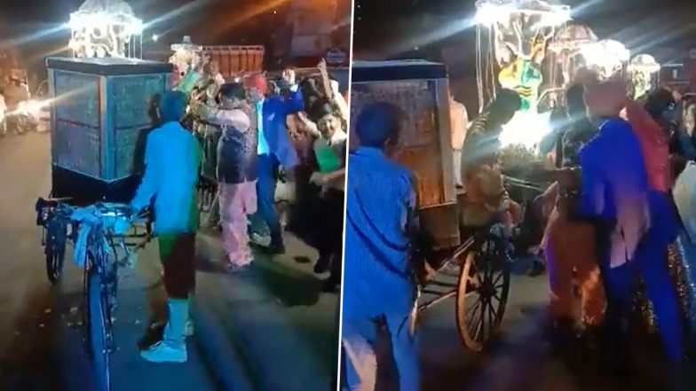 बारात में गर्मी से बचने का धासू जुगाड़, बारातियों के लिए लड़के वाले बैंड और लाइट के साथ लाए कूलर (Watch Viral Video)
