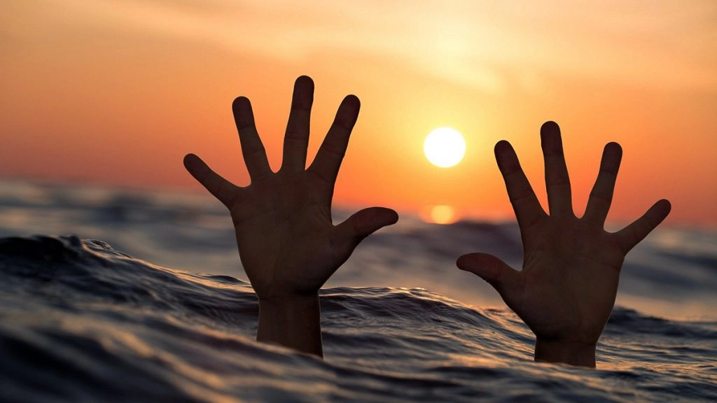 यूपी में ट्रैक्टर-ट्रॉली नदी में गिरी, 15 लोग लापता