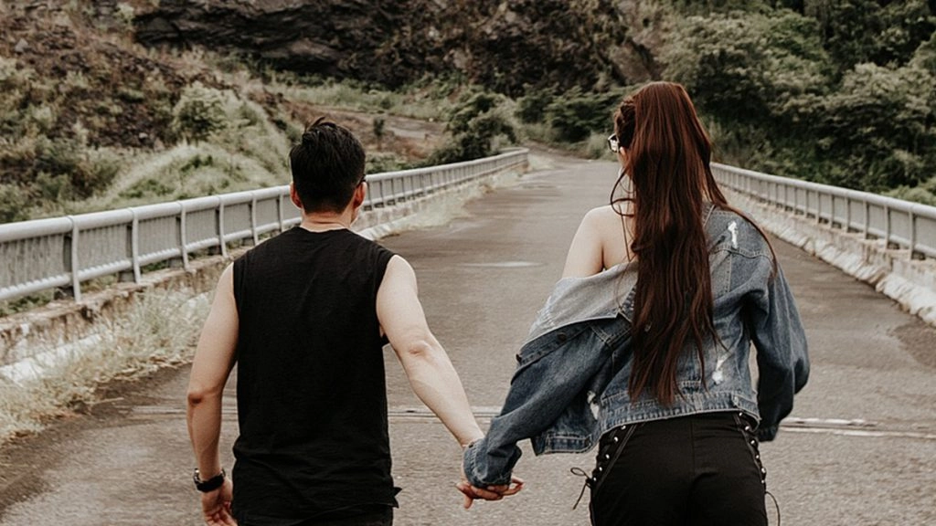 कोई भी पत्नी पति से कुछ बातें शेयर नहीं करतीं, जानें वे 5 बातें क्या हैं