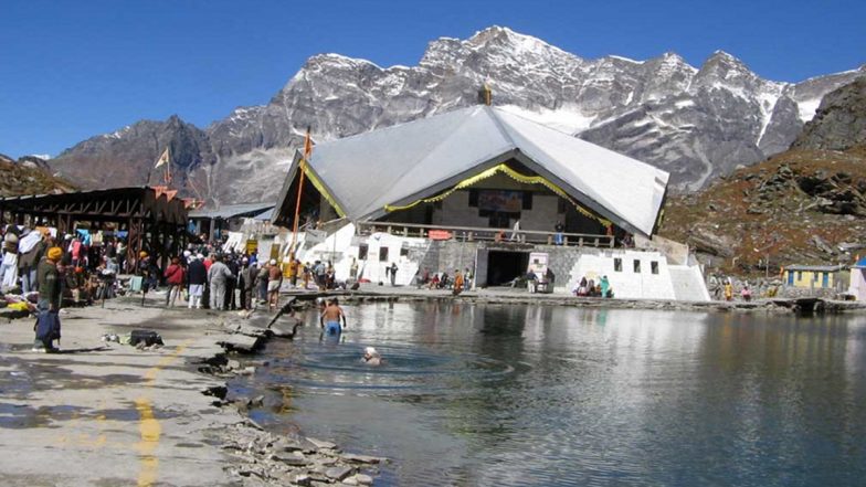 Uttarakhand: इस दिन खुलेंगे सिखों के प्रमुख तीर्थ स्थान श्री हेमकुंड साहिब के कपाट, बर्फ हटाकर सेना ने साफ किया रास्ता