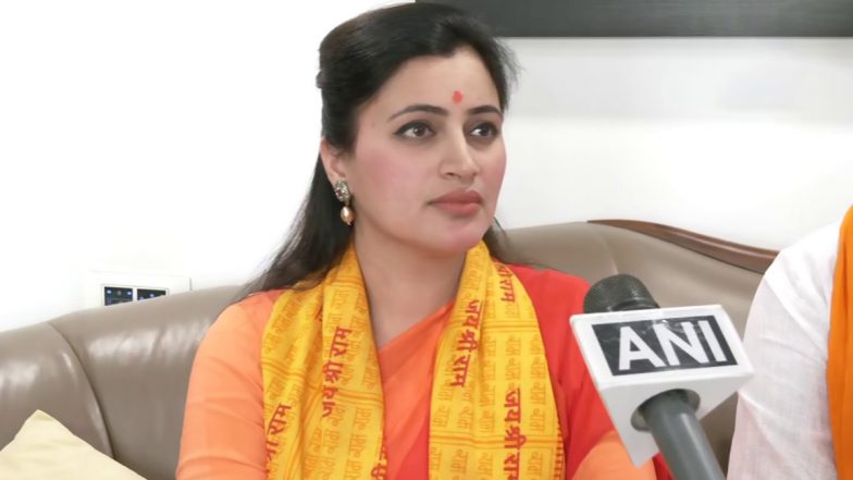 Hanuman Chalisa Controversy: मातोश्री जाने का फैसला बदला, नवनीत राणा ने कहा- मकसद पूरा हुआ