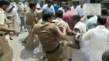 Kerala: कांग्रेस कार्यकर्ताओं और पुलिस के बीच झड़प, जमकर चले लात-घूंसे, देखिए VIDEO