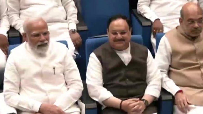 Delhi: बीजेपी संसदीय दल की बैठक में पहुंचे पीएम मोदी