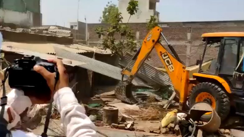 अवैध अतिक्रमण के खिलाफ कार्रवाई जारी, दिल्ली सरकार ने मांगी रिपोर्ट