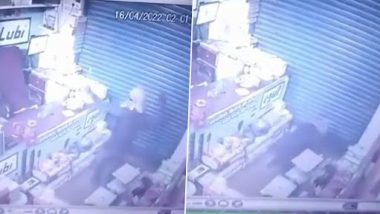Viral Video: चंदौली में हार्डवेयर की दुकान लूटने के बाद चोर ने किया डांस, पूरी घटना सीसीटीवी में कैद