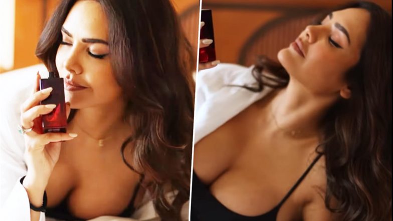 Esha Gupta ने बेड पर सबसे बोल्ड स्टाइल में दिया पोज, Video देखकर मचला फैंस के दिल