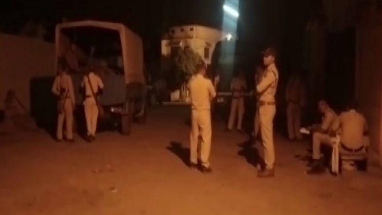 MP: दरगाह के पास हनुमानजी की मूर्ति रखने पर नीमच में बवाल, पुलिस ने आंसू गैस के गोले छोड़े, धारा 144 लागू