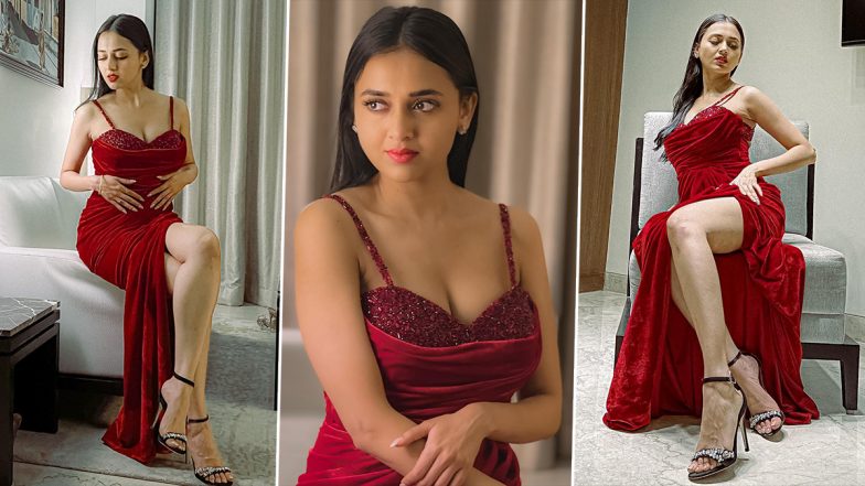 Tejaswi Prakash ने रेड हॉट गाउन में दिखाई सेक्सी पर्सनालिटी, देखें ये Hot Photos
