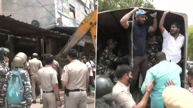 Delhi: कल्याणपुरी में अतिक्रमण पर आज भी चला बुलडोजर, विरोध करने पहुंचे आप MLA कुलदीप कुमार, पुलिस ने हिरासत में लिया