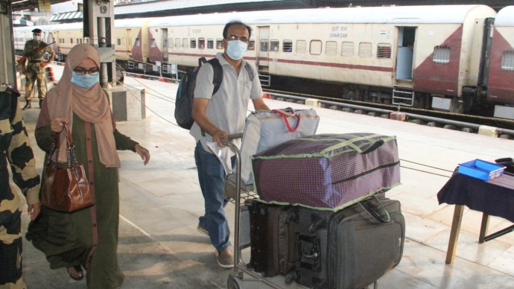 भारतीय रेलवे ने आईआरसीटीसी के जरिए टिकटों की ऑनलाइन बुकिंग की सीमा बढ़ाई