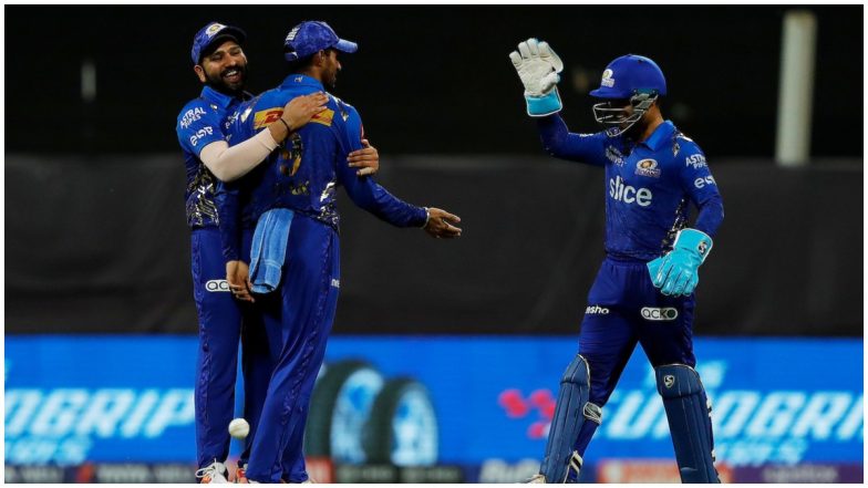 IPL 2022, CSK vs MI: मुंबई इंडियंस के गेंदबाजों ने मचाया कोहराम, सीएसके को 97 रनों पर रोका