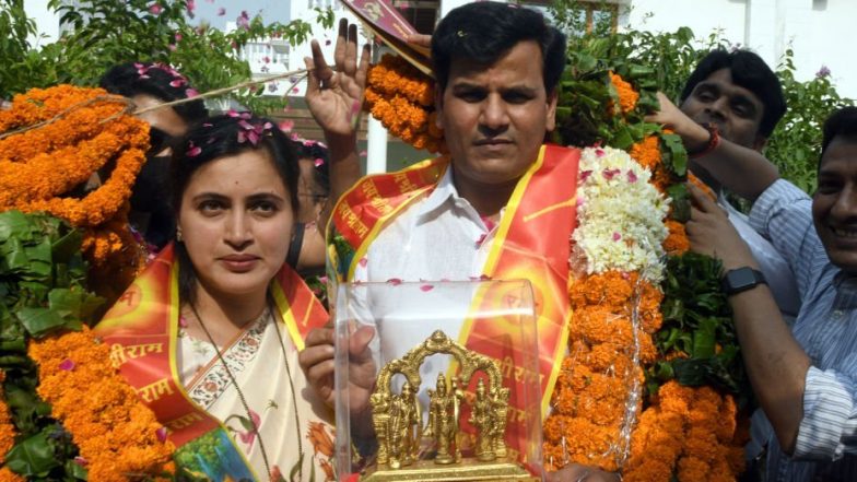Hanuman Chalisa Row: नवनीत और रवि राणा को हनुमान चालीसा पाठ पर करना पड़ा विरोध का सामना