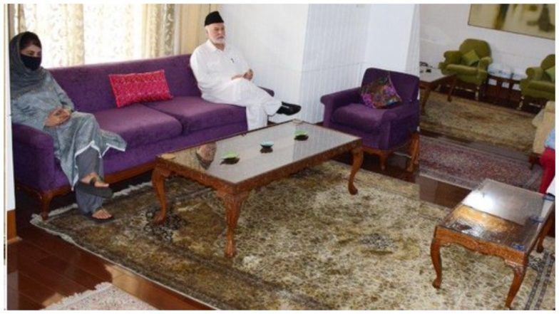 Jammu-Kashmir: गुपकर घोषणापत्र गठबंधन ने कश्मीरी पंडित कर्मचारियों से घाटी नहीं छोड़ने की अपील की