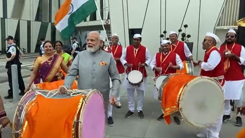 PM Modi In Denmark: कोपेनहेगन में भारतीयों से मिले पीएम मोदी, इस अंदाज में बजाया ढोल- Video