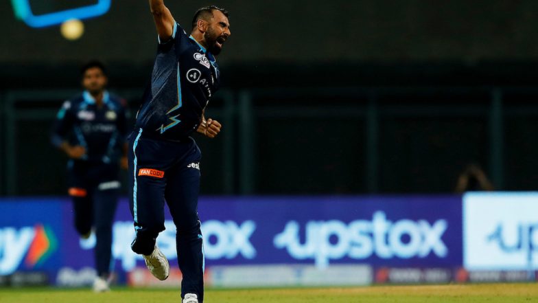 IPL Playoff 2022, GT vs RR: राजस्थान रॉयल्स की पारी लड़खड़ाई, शिमरोन हेटमायर 4 रन बनाकर लौटे पवेलियन