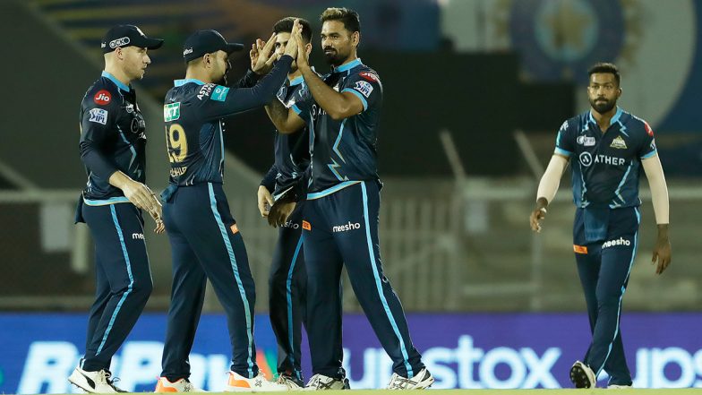 IPL 2022, GT vs MI: मुंबई इंडियंस की आधी टीम लौटी पवेलियन, तिलक वर्मा लौटे पवेलियन