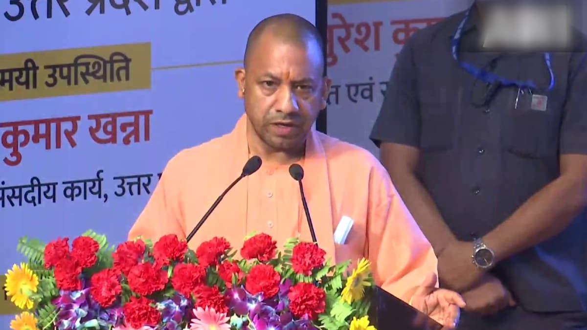 मुख्यमंत्री आदित्यनाथ ने गाजियाबाद में निर्माणाधीन चार विकास परियोजनाओं का निरीक्षण किया