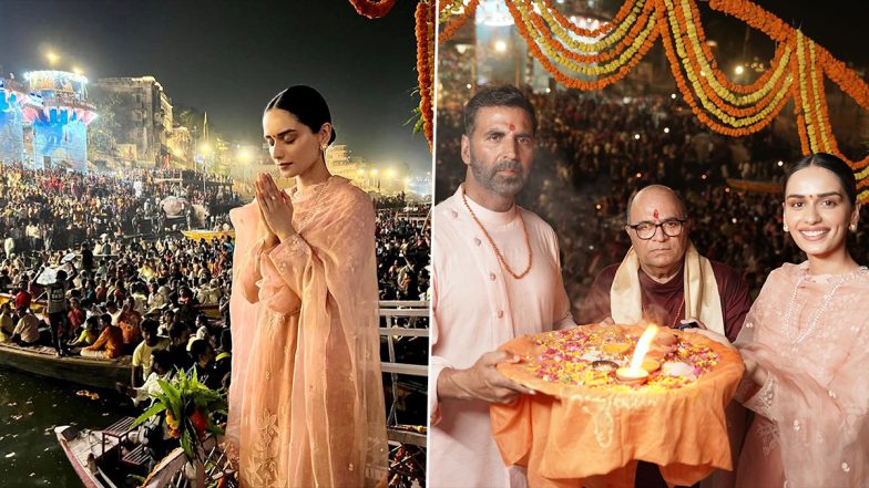 Samrat Prithviraj: Akshay Kumar और Manushi Chhillar ने वाराणसी घाट पर की गंगा आरती, फिल्म के प्रचार में जुटी टीम 