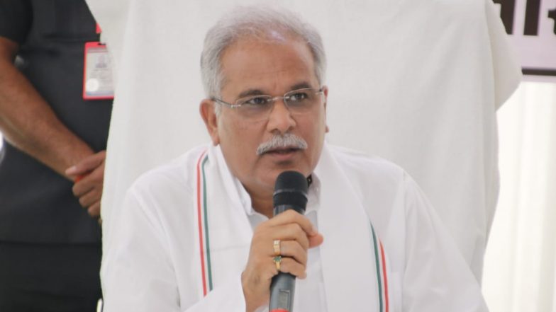 Chhattisgarh: दसवीं और बारहवीं में टॉप करने वाले विद्यार्थियों को बघेल सरकार का तोहफा, हर जिले के टॉपर्स को कराएगी हेलीकॉप्टर राइड