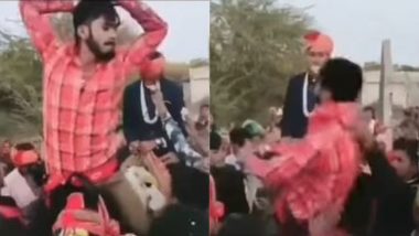 जब घोड़ी पर बैठे दूल्हे के आगे जा बैठा लड़का, किया ऐसा नागिन डांस कि उड़ गए लोगों के होश (Watch Viral Video)