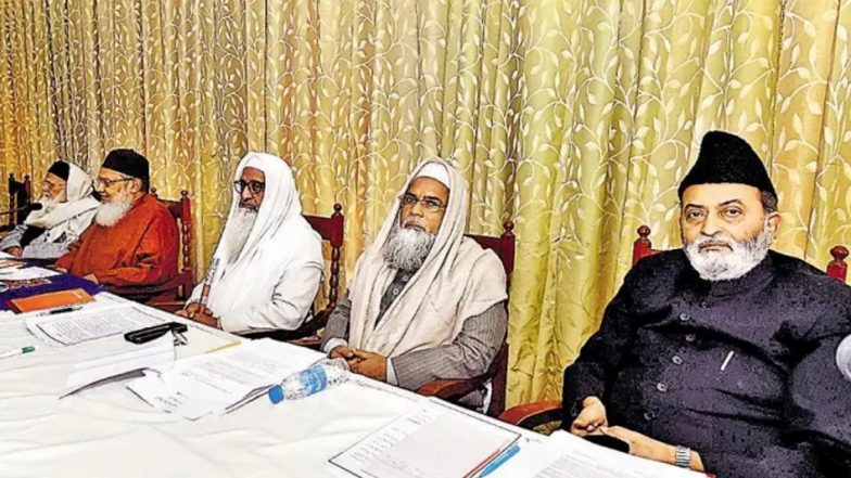 Gyanvapi Masjid Case: मुस्लिम पर्सनल लॉ बोर्ड ने ज्ञानवापी मामले पर बुलाई आपात बैठक, कहा- मुसलमान इसे बर्दाश्त नहीं करेगा