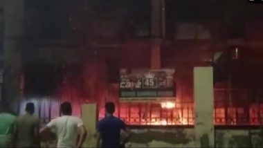 Noida: नोएडा के सेक्टर-45 आम्रपाली सफायर के मार्केट में लगी भीषण आग