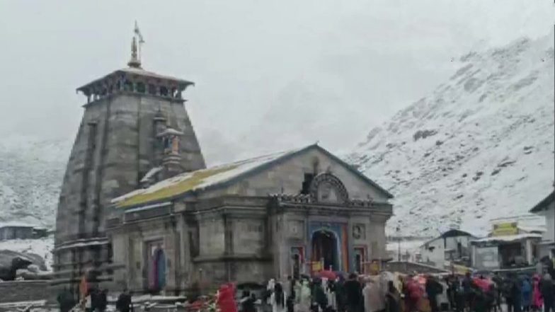 Uttarakhand: केदारनाथ में बर्फबारी के बीच फिर शुरू हुई यात्रा, खराब मौसम के चलते तापमान में आई गिरावट