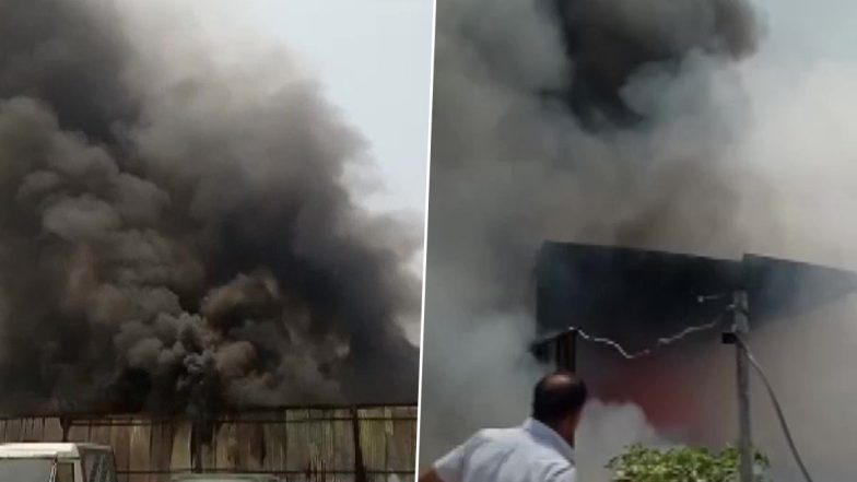 Haryana: गुरुग्राम के सेक्टर 17-18 में कबाड़ के गोदाम में लगी आग