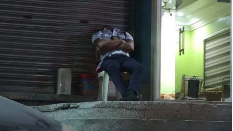 Viral Pic: ड्यूटी के दौरान धड़ से गायब दिखा सिक्योरिटी गार्ड का सिर, वायरल तस्वीर देख खिसक जाएगी पैरों तले जमीन